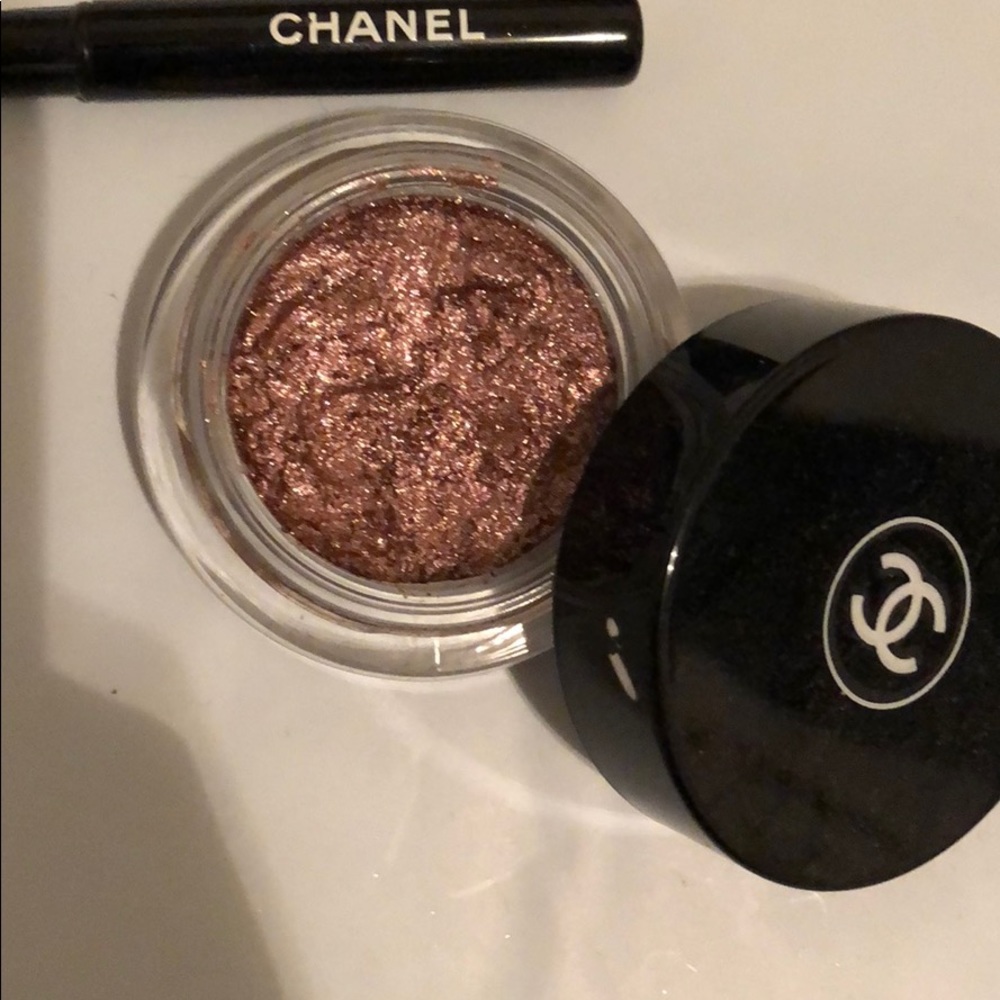 Chanel pressed pigment eyeshadow
